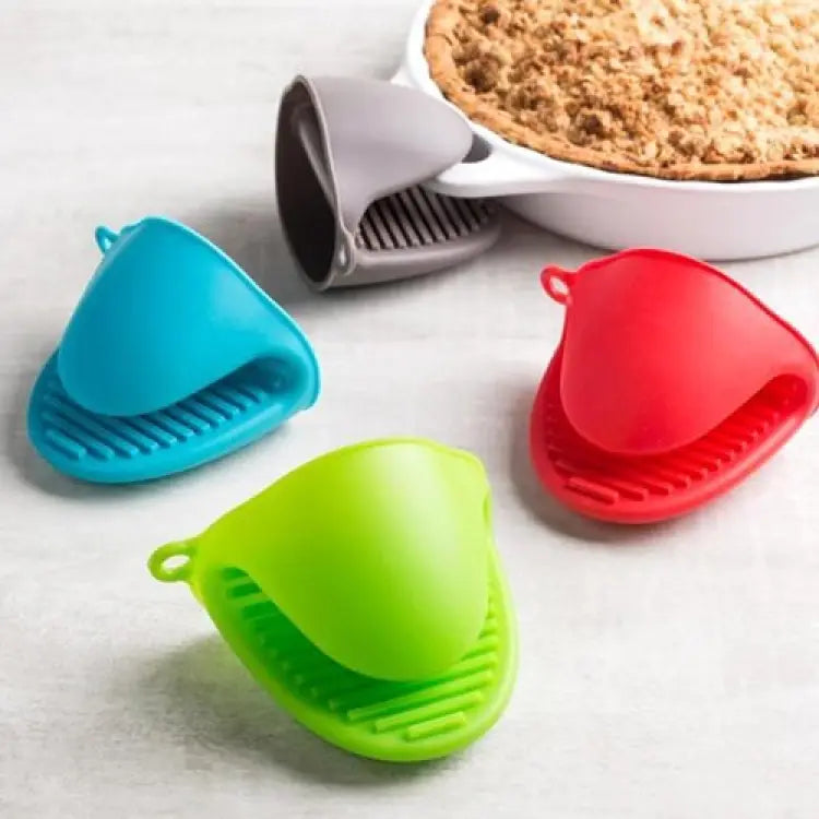 Silicone heat resistant kitchen gloves with non slip grip